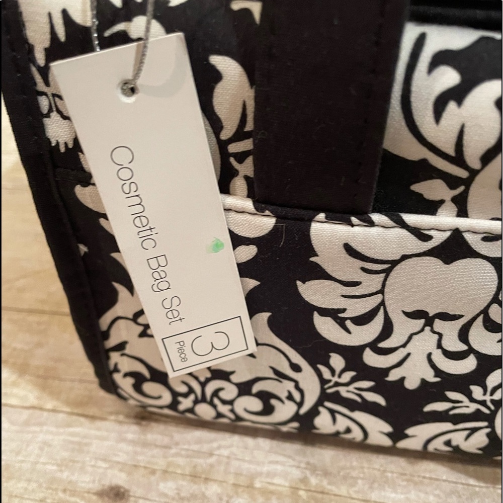 Host Pick! New With Tags 3 Makeup Bag Set by Sheffield Home - Picture 3 of 8